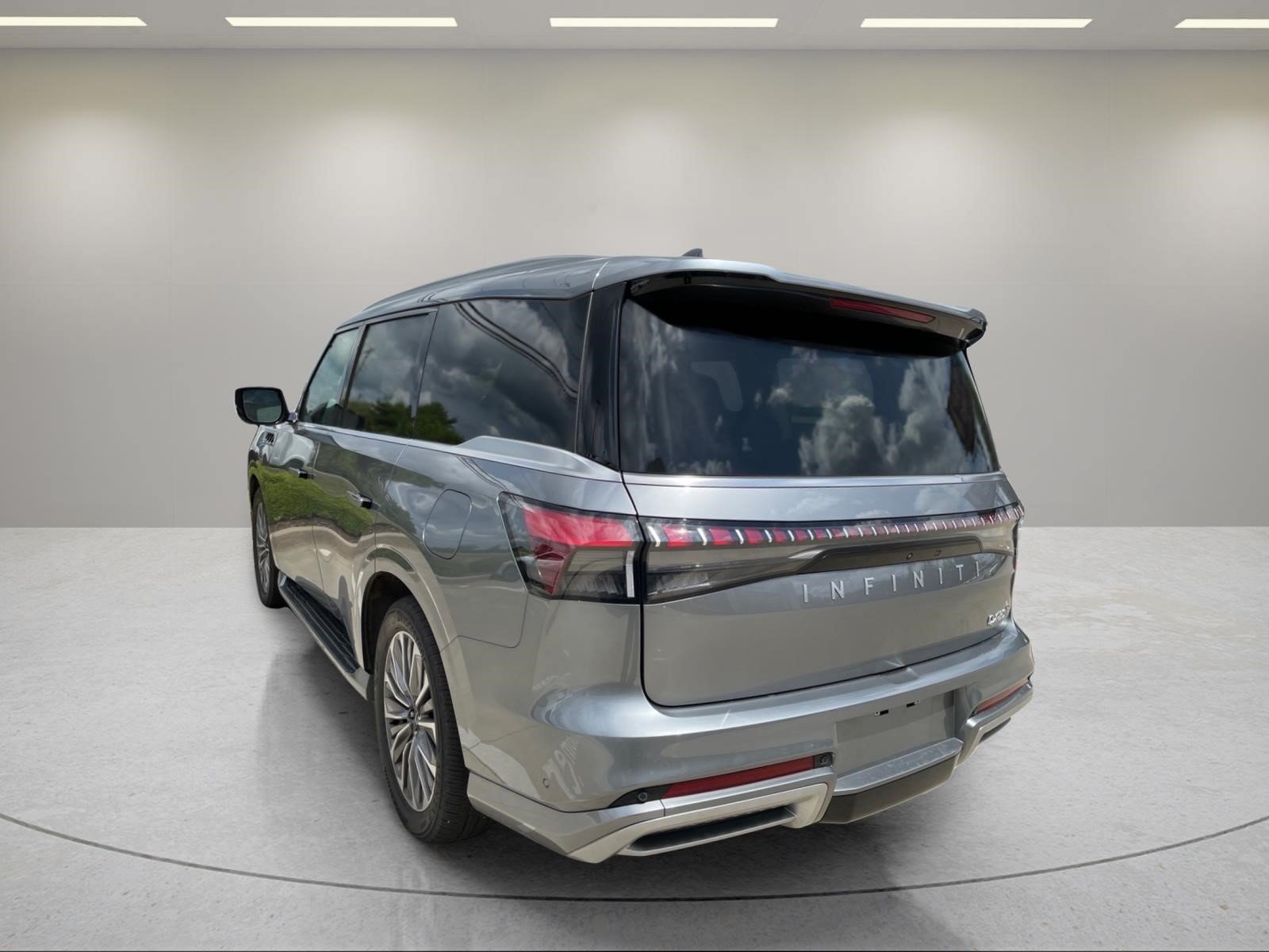 Used 2025 INFINITI QX80 Sensory AWD/4WD image 3