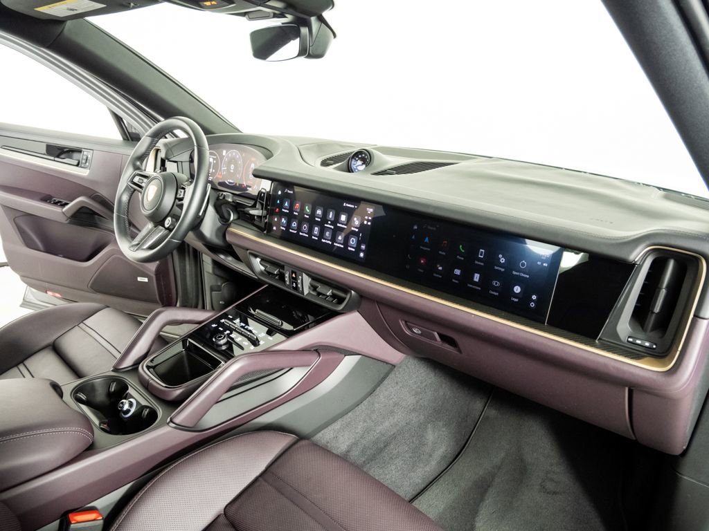 Used 2024 Porsche Cayenne S image 25