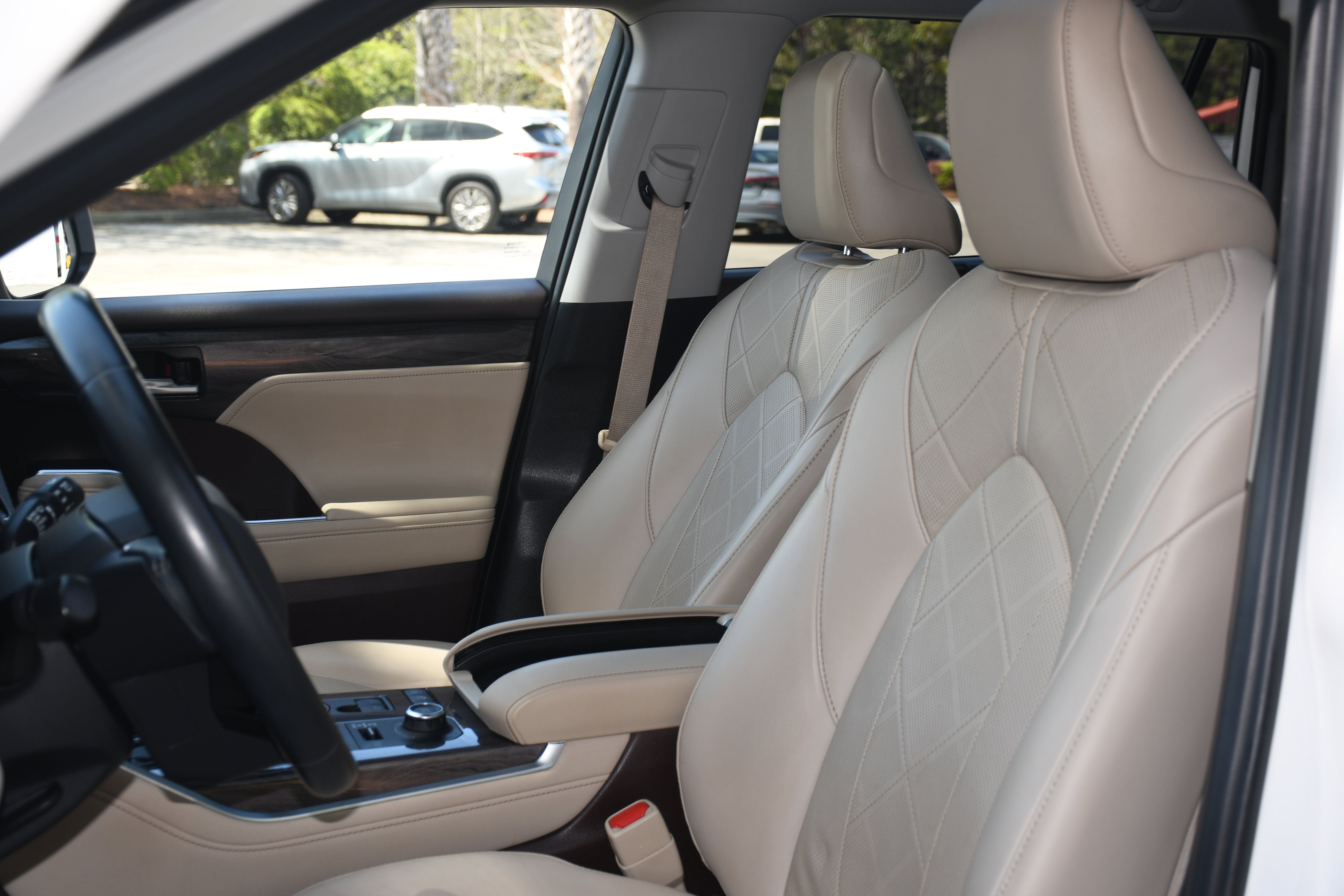 Used 2021 Toyota Highlander Platinum image 13