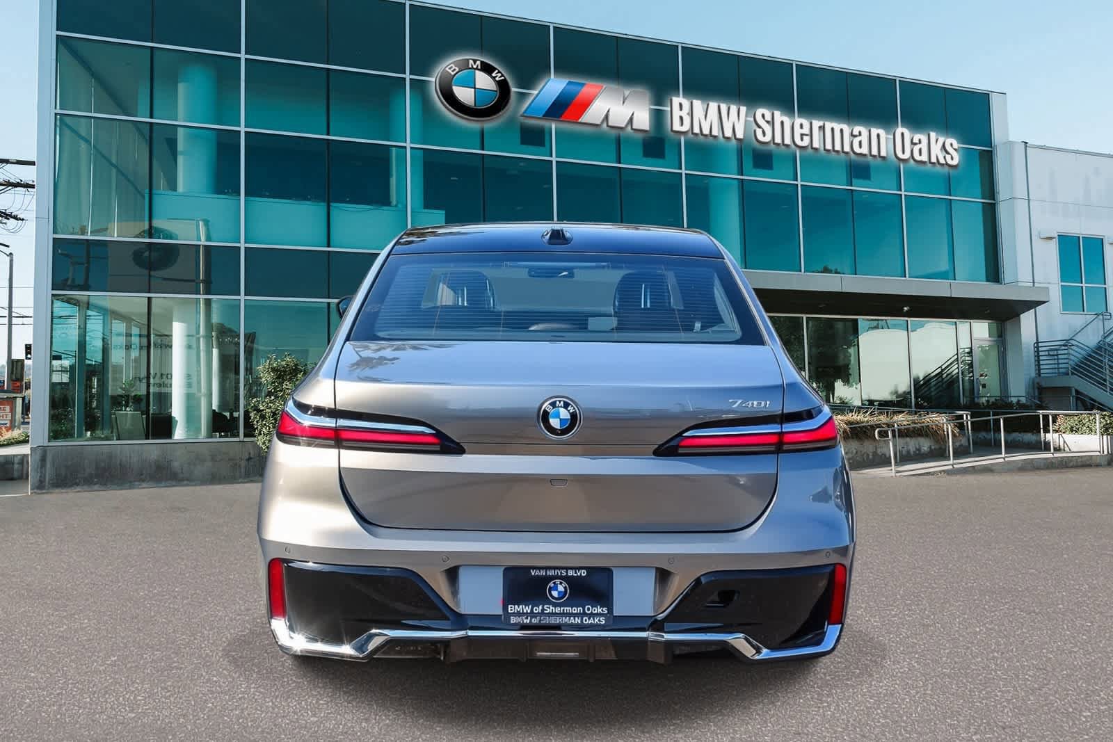New 2026 BMW 740i w/ Premium Package RWD image 5