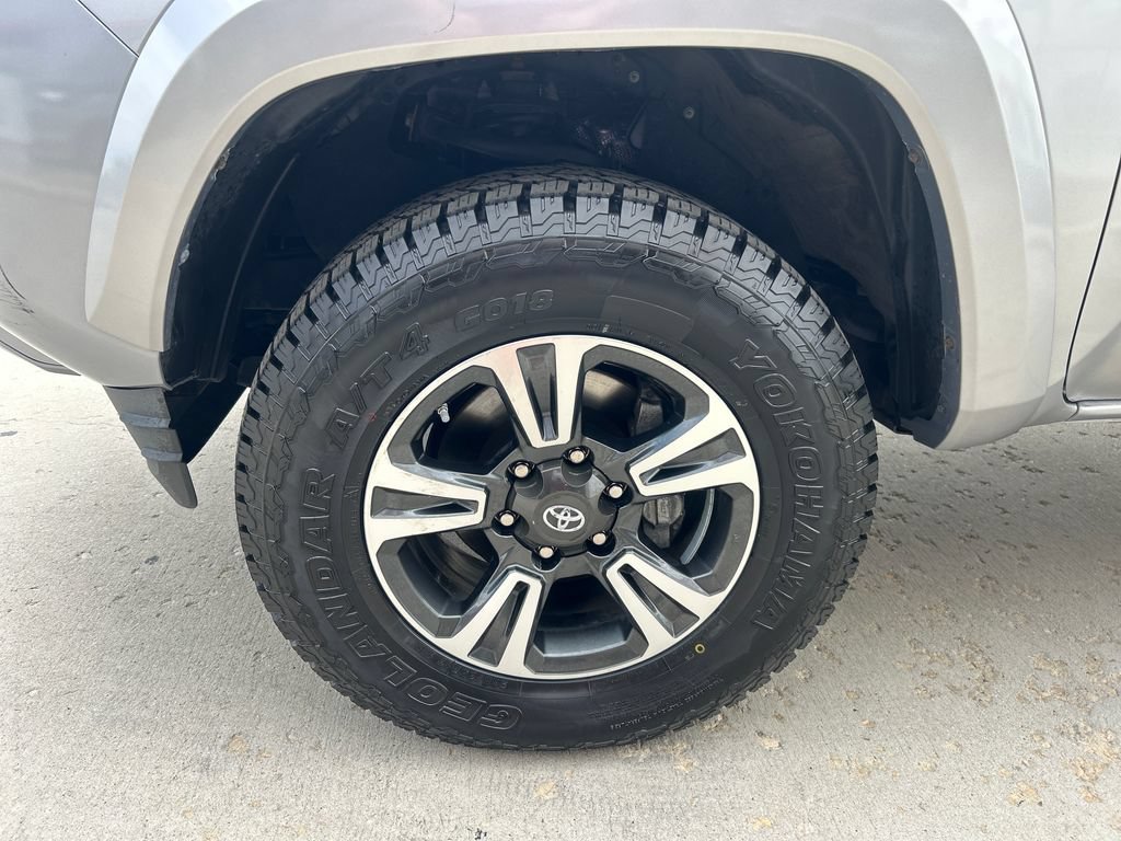 Certified 2018 Toyota Tacoma TRD Sport AWD/4WD image 16