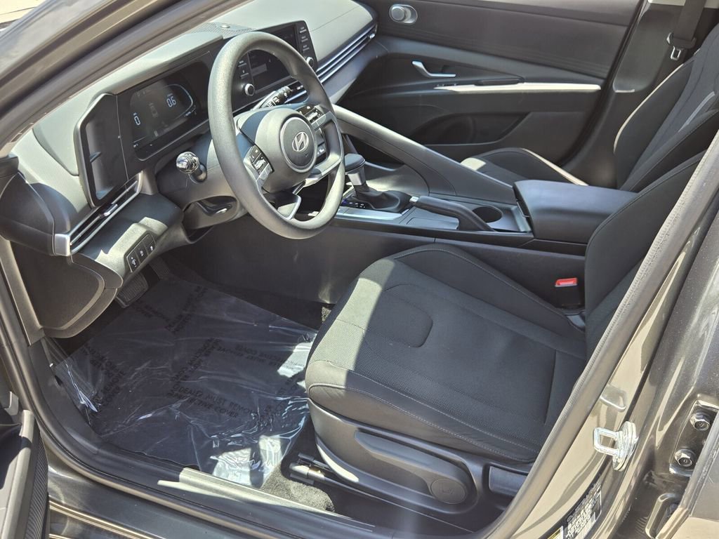 Used 2024 Hyundai Elantra SE FWD image 10