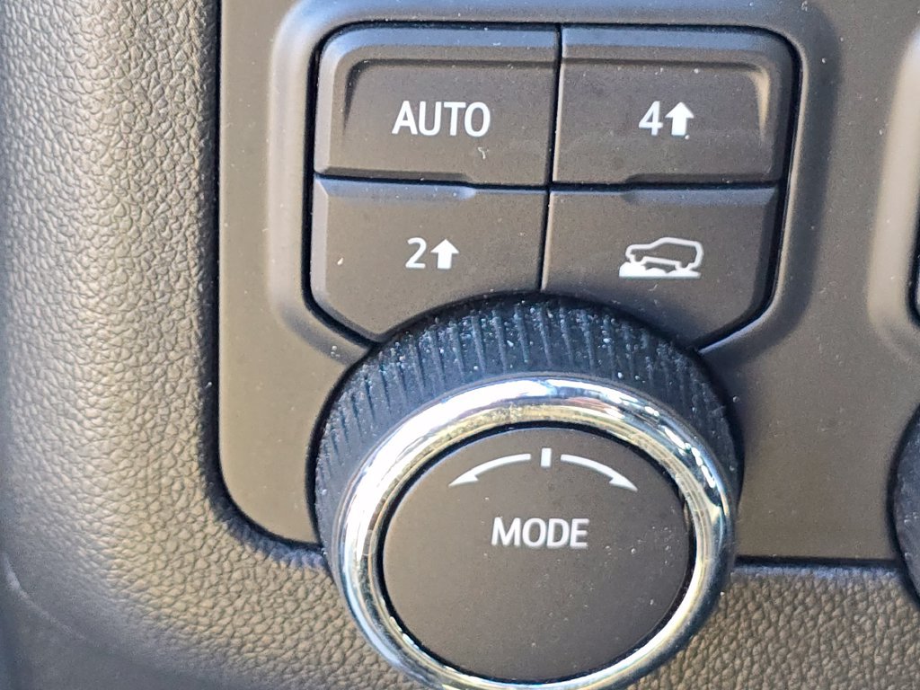 Used 2025 Chevrolet Suburban LT AWD/4WD image 4