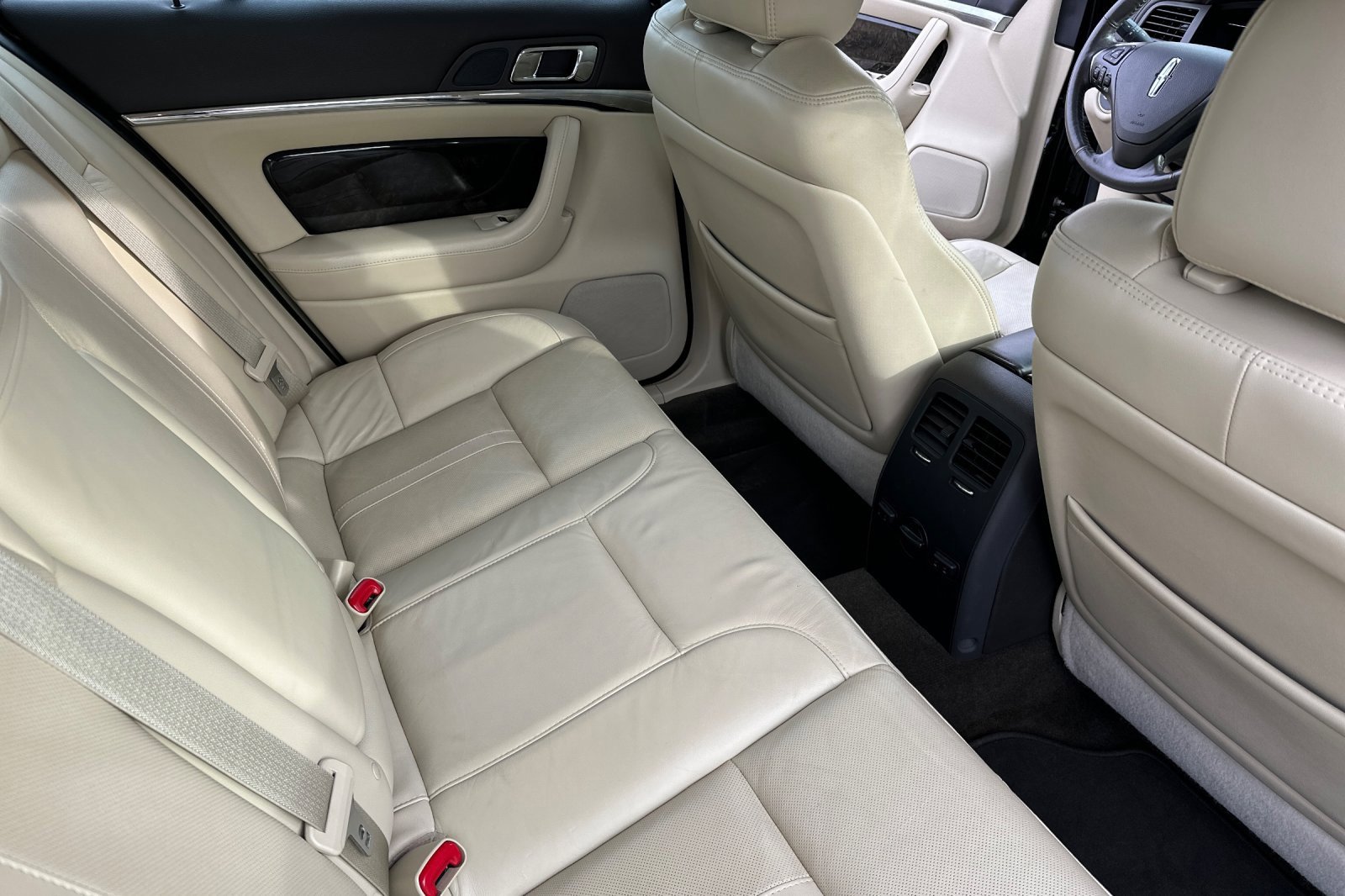 Used 2014 Lincoln MKS w/ Equipment Group 101A image 17