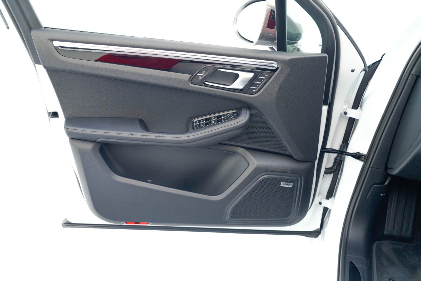 Certified 2026 Porsche Macan Turbo image 24