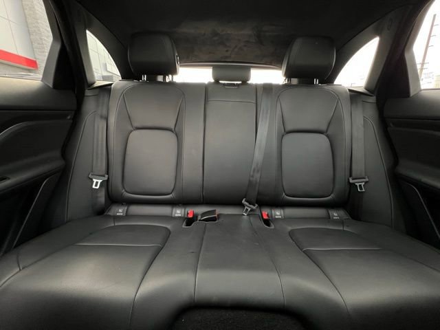 Used 2019 Jaguar F-PACE Premium image 3