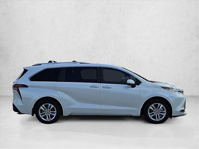 Used 2023 Toyota Sienna Limited AWD/4WD image 4