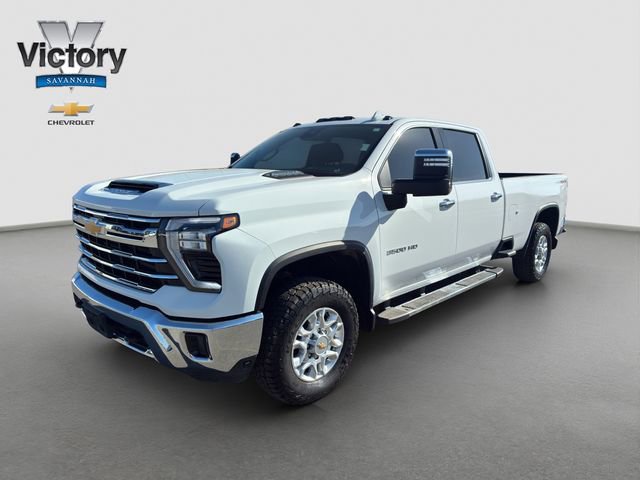 Used 2025 Chevrolet Silverado 3500 LTZ AWD/4WD image 3