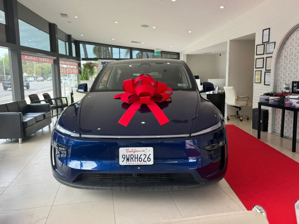 Used 2026 Tesla Model Y 2WD image 2