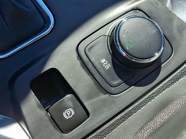 Used 2021 Chevrolet Traverse LS FWD image 23