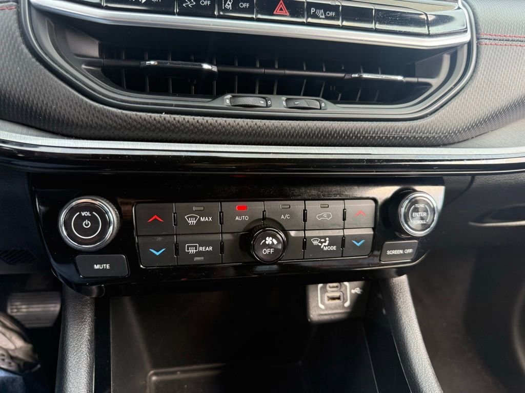 Used 2023 Jeep Compass Trailhawk AWD/4WD image 13
