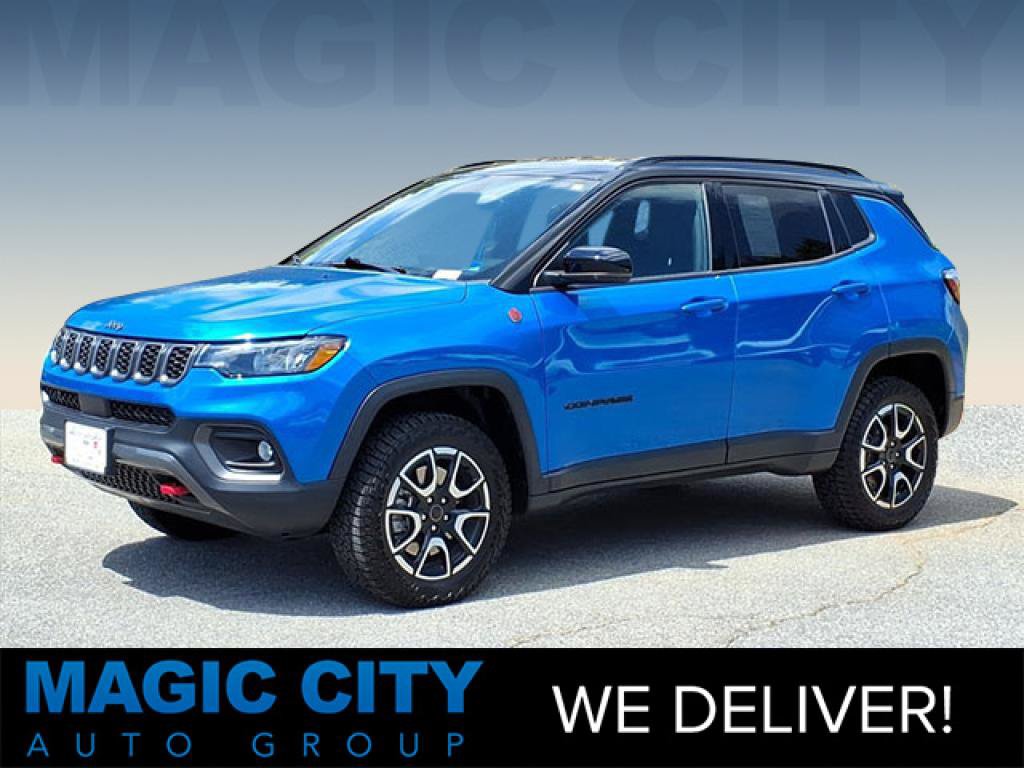 Used 2025 Jeep Compass Trailhawk AWD/4WD image 1