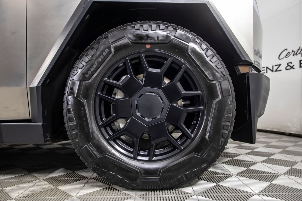 Used 2024 Tesla Cybertruck AWD Crew Cab image 21