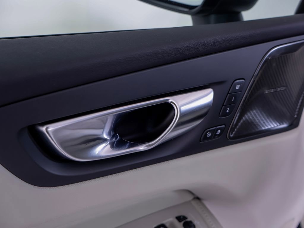 Used 2025 Volvo XC60 B5 Ultra w/ Protection Package Premier image 28
