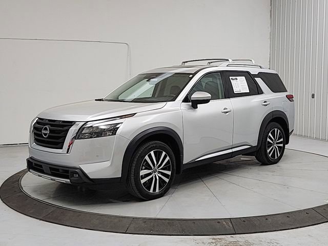Used 2025 Nissan Pathfinder Platinum w/ Cargo Package image 3
