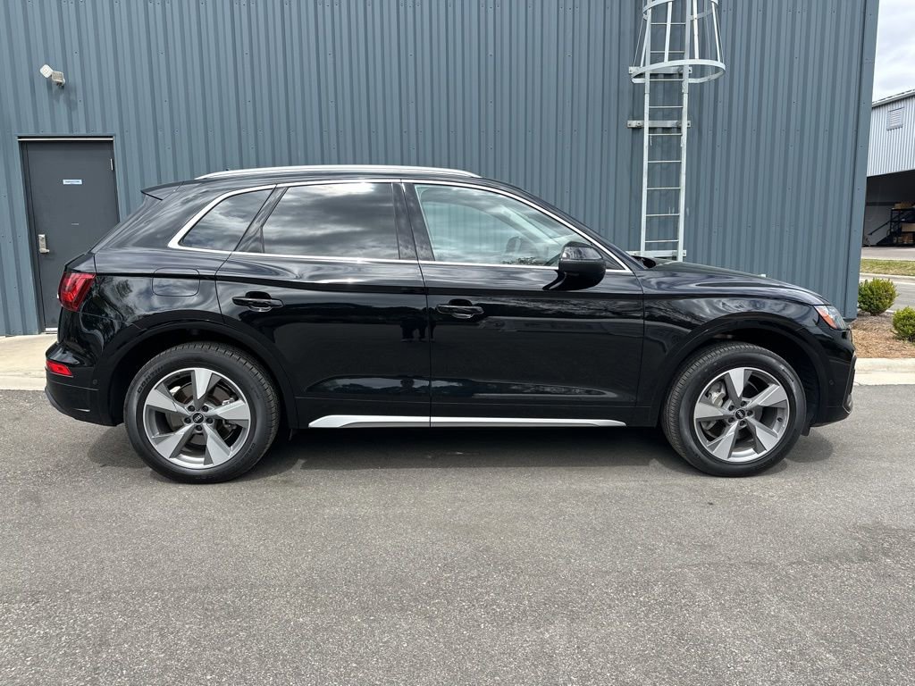Used 2023 Audi Q5 Prestige w/ Prestige Package image 4