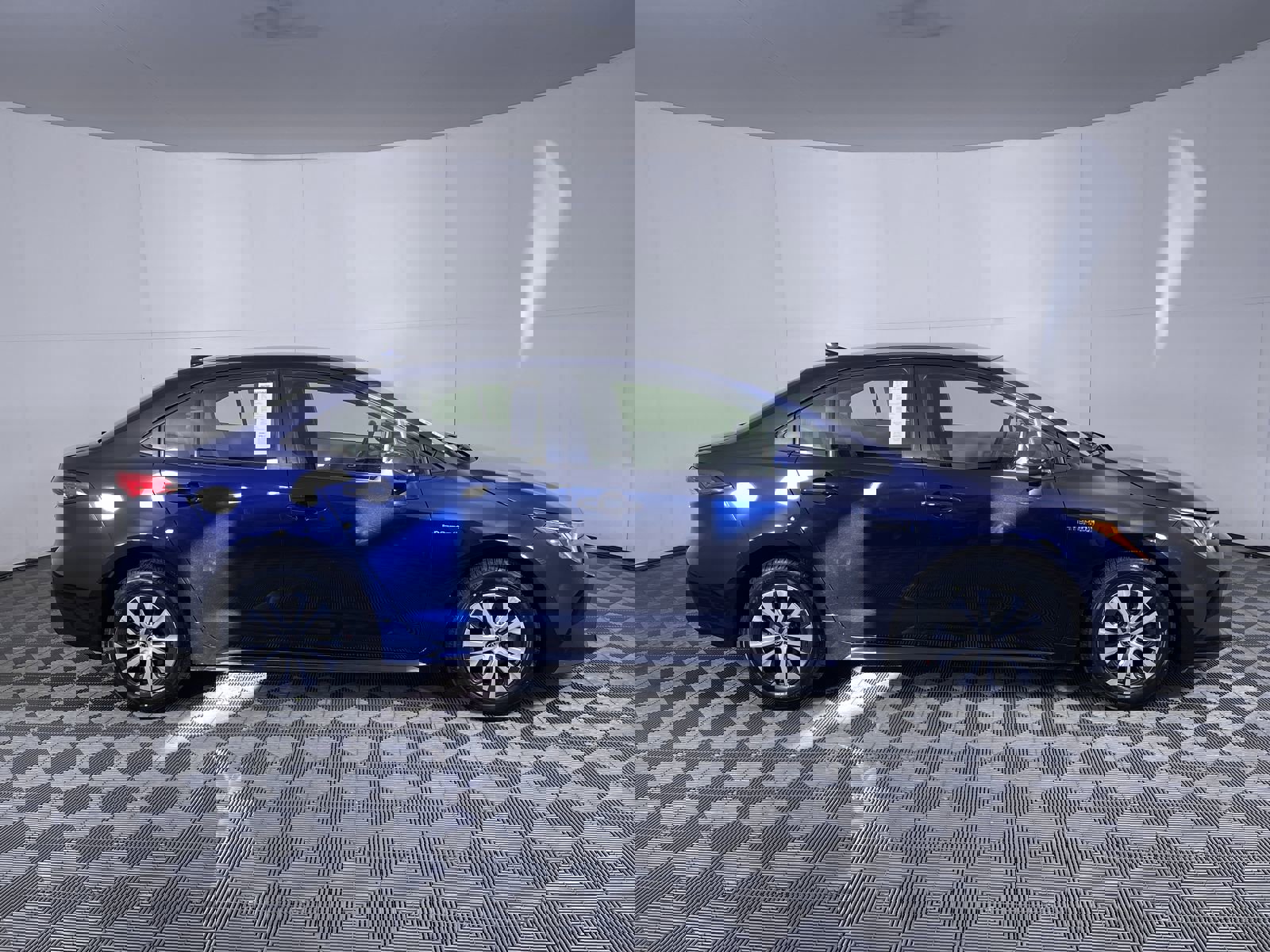 Used 2021 Toyota Corolla LE image 10