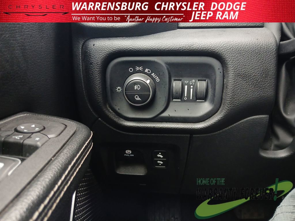 Used 2025 RAM 1500 Laramie AWD/4WD image 31