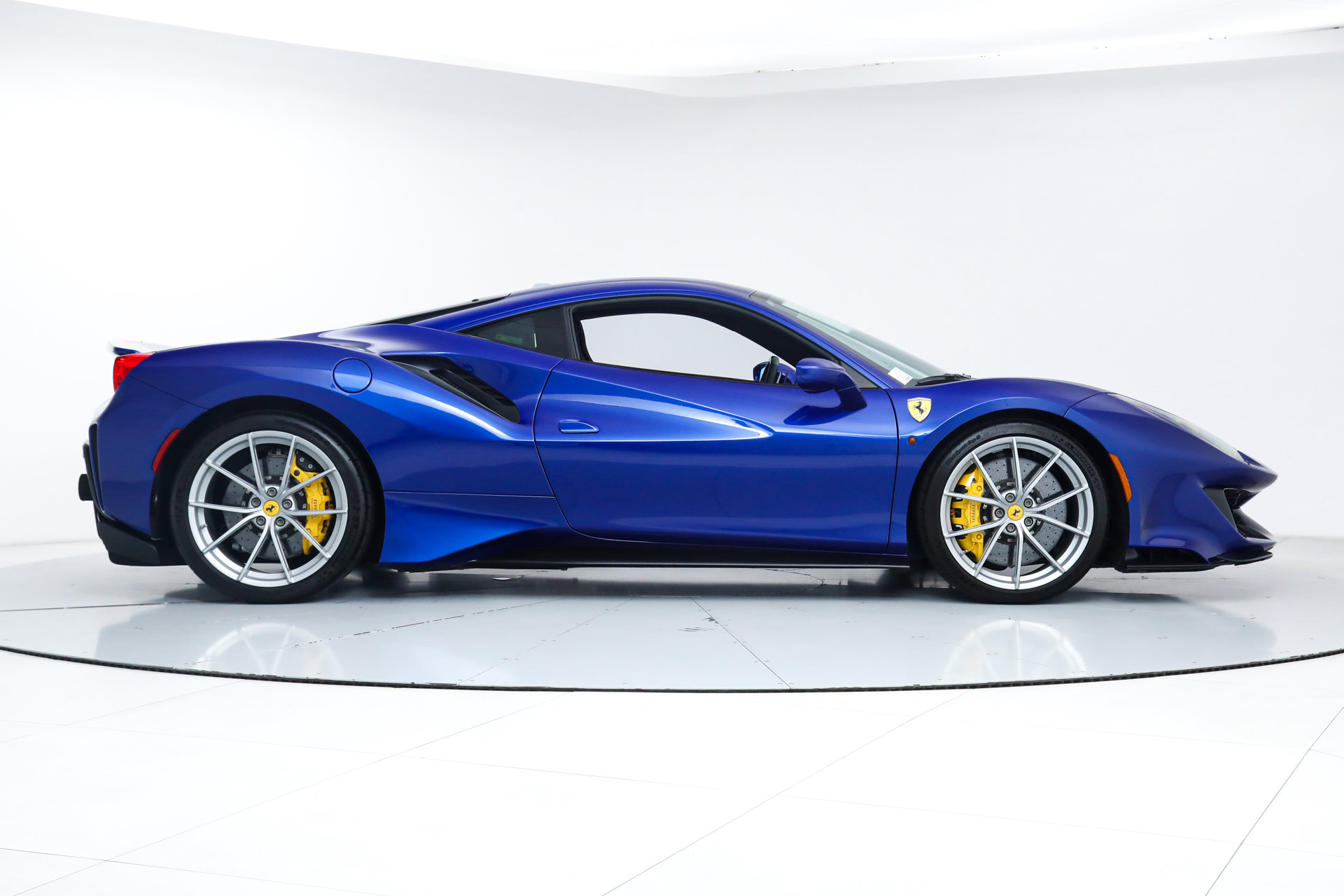 Used 2020 Ferrari 488 Pista Coupe image 9