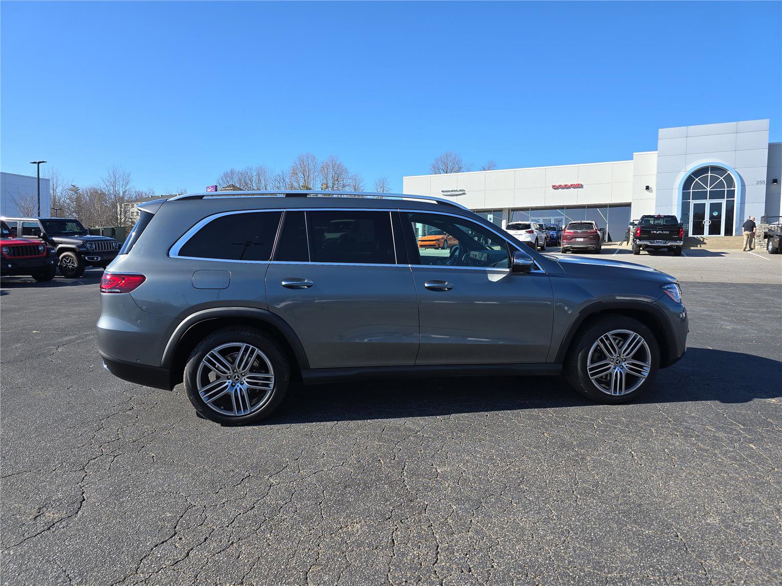 Used 2021 Mercedes-Benz GLS 450 4MATIC image 2