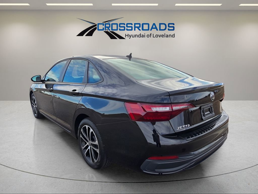 Used 2023 Volkswagen Jetta Sport image 3