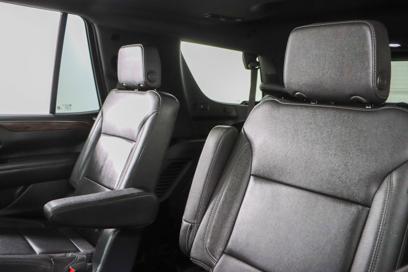 Used 2022 Chevrolet Tahoe Z71 w/ Luxury Package AWD/4WD image 28