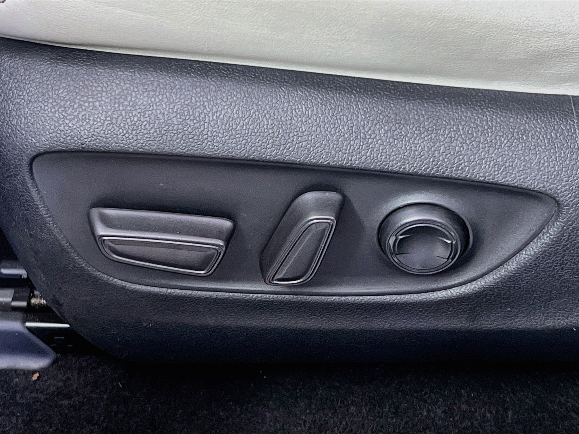 Used 2021 Toyota RAV4 Limited AWD/4WD image 15