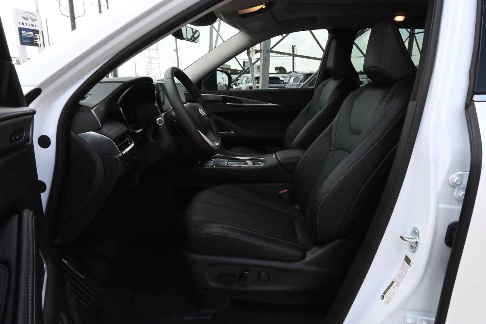 Certified 2026 INFINITI QX60 Luxe w/ Cargo Package FWD image 17