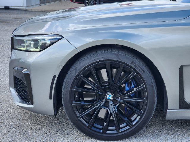 Used 2022 BMW 750i xDrive w/ M Sport Package AWD/4WD image 5
