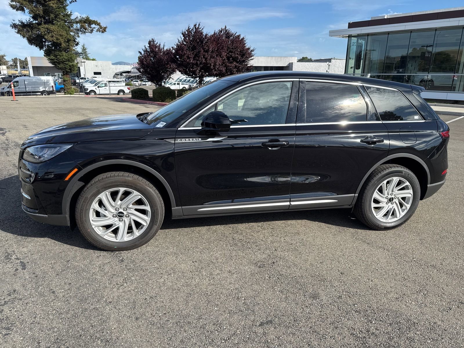 Used 2025 Lincoln Corsair FWD image 2