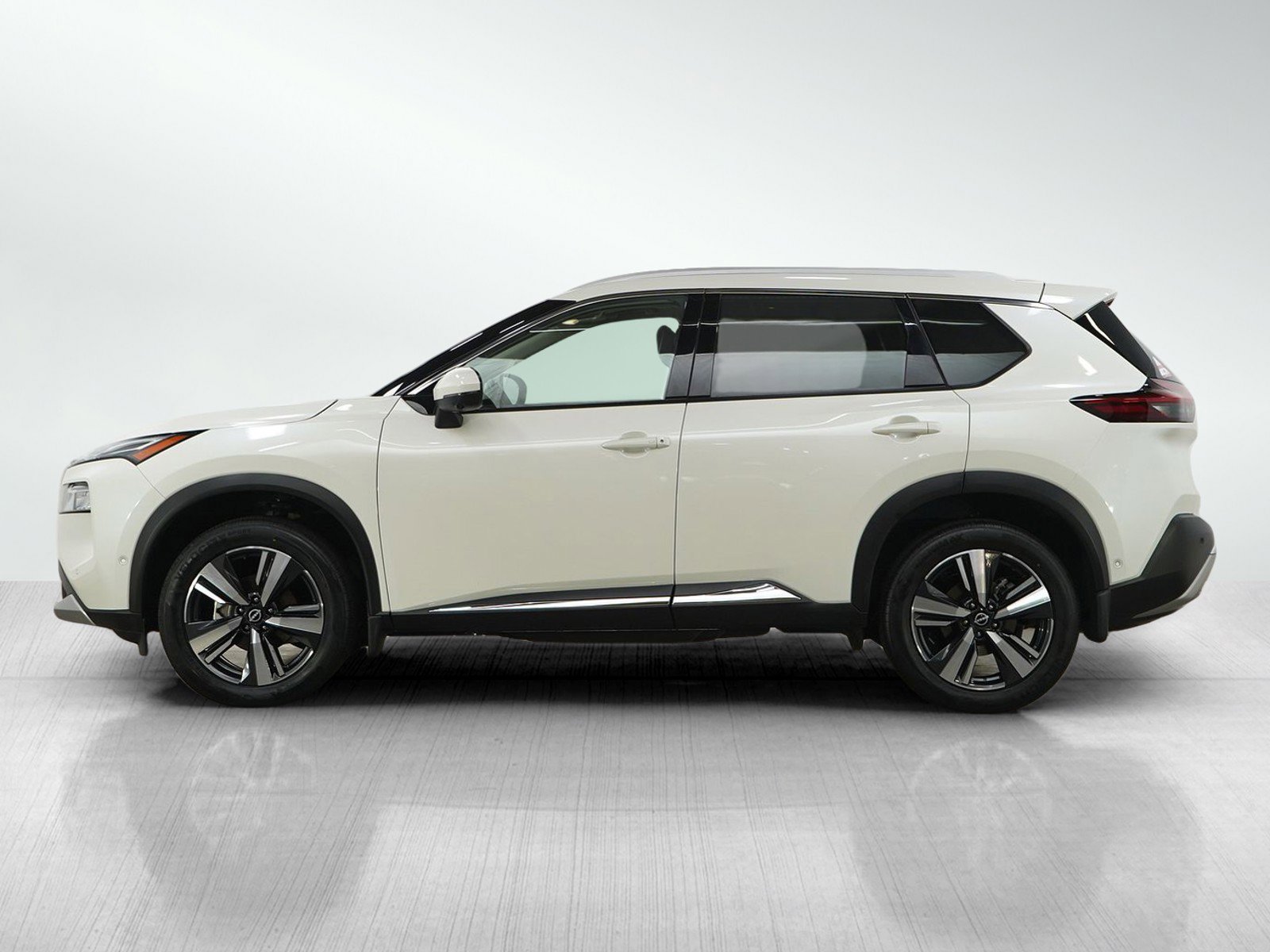 Used 2023 Nissan Rogue Platinum w/ Platinum Premium Package AWD/4WD image 2