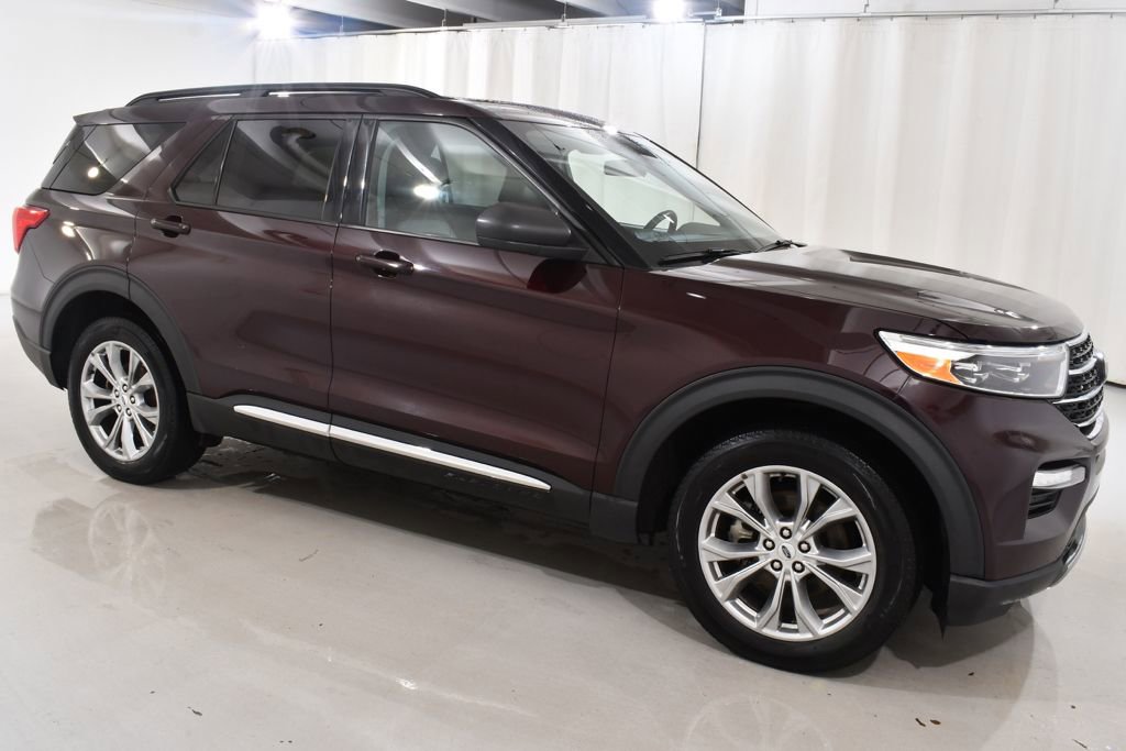 Used 2023 Ford Explorer XLT w/ Equipment Group 202A AWD/4WD image 5