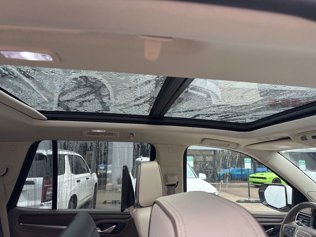 Used 2023 GMC Yukon Denali w/ Denali Reserve Package image 19