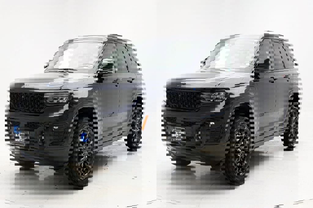 Used 2023 Jeep Grand Cherokee 30th Anniversary image 2