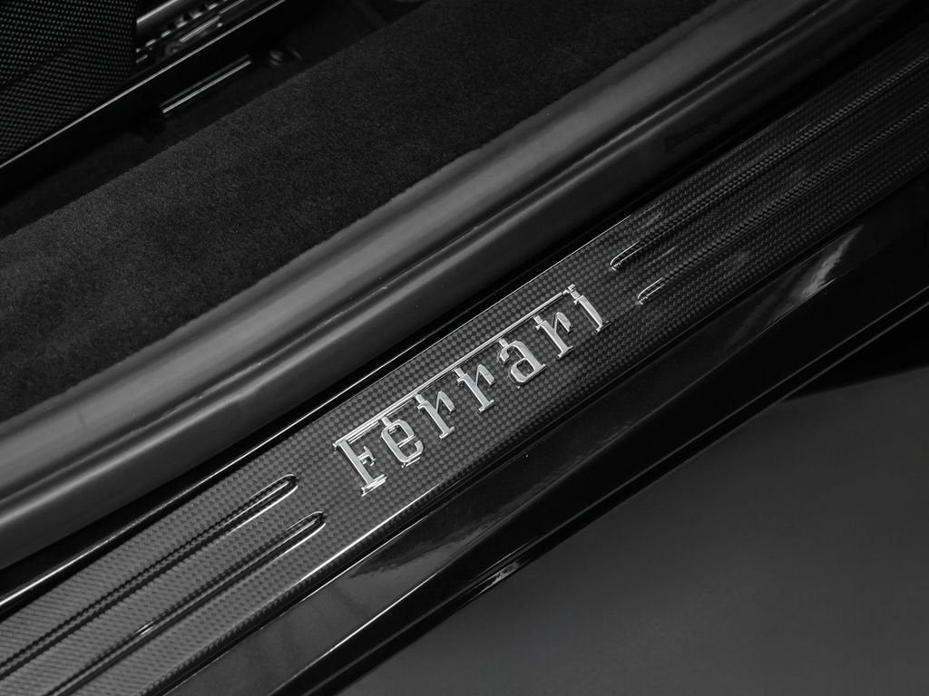 Certified 2021 Ferrari F8 Tributo RWD image 18