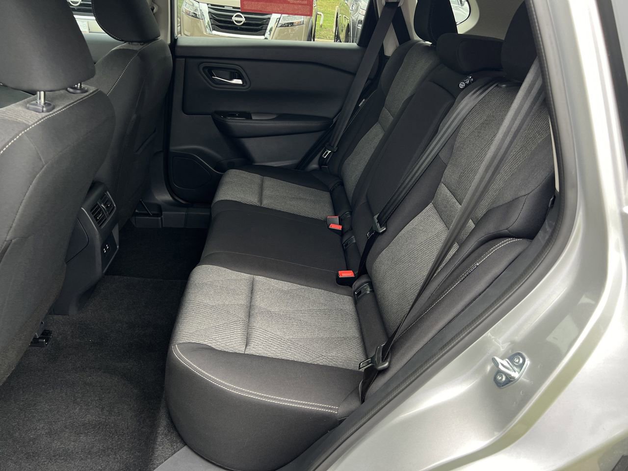 Certified 2025 Nissan Rogue SV FWD image 21