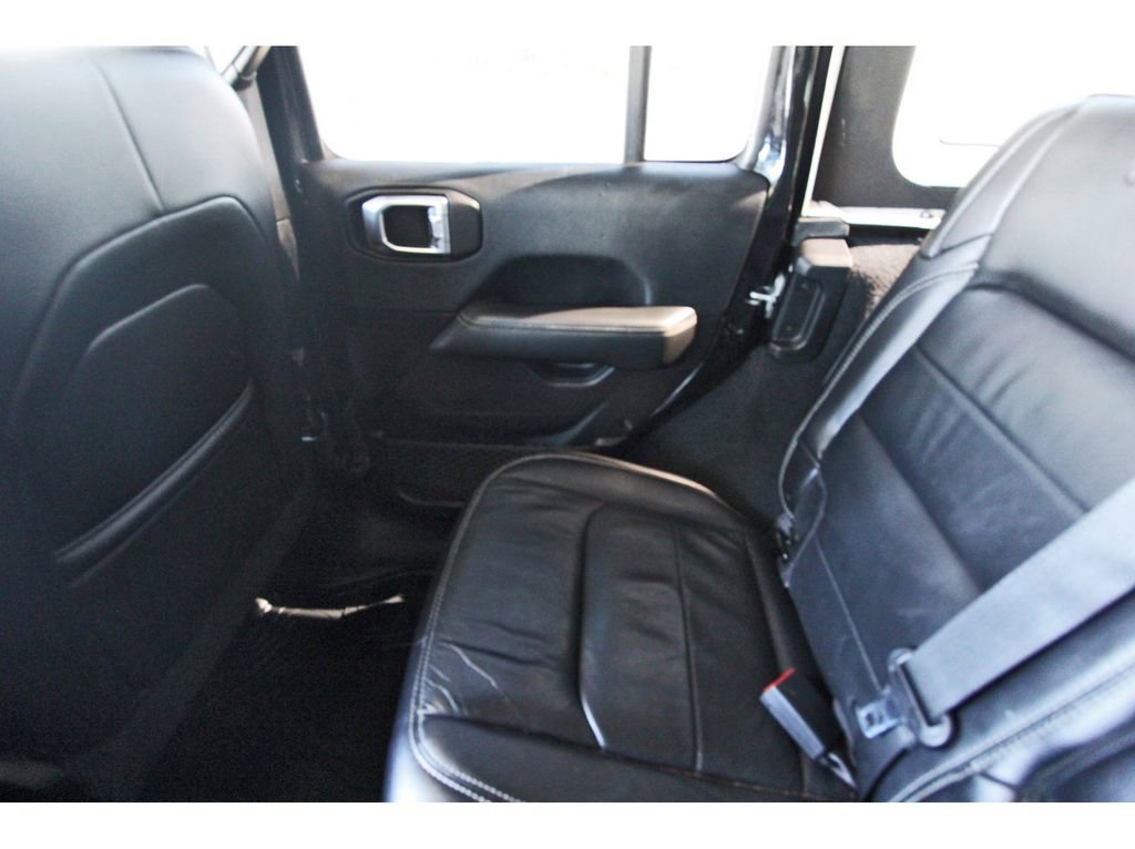 Used 2019 Jeep Wrangler Unlimited Sahara image 12