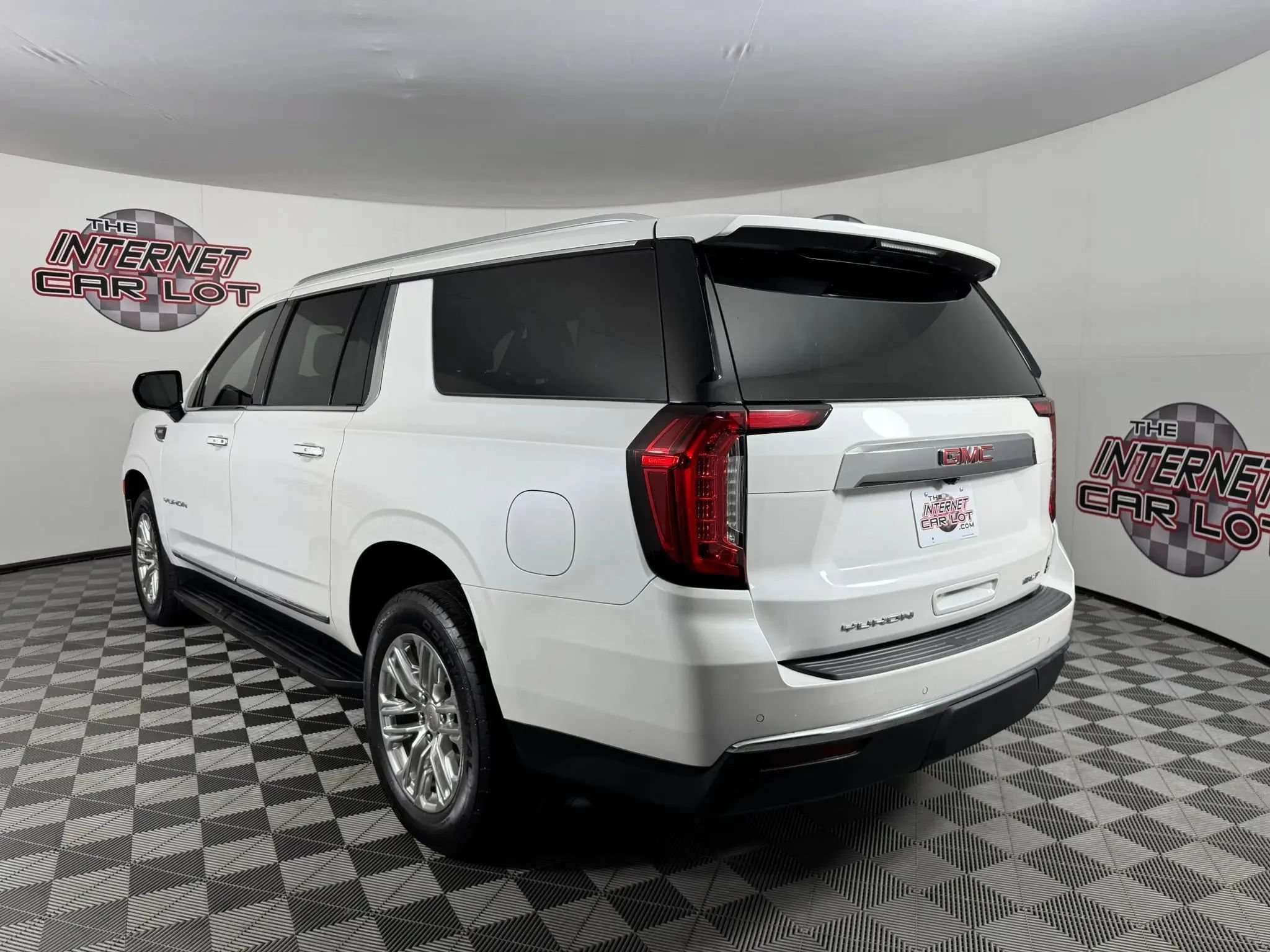 Used 2023 GMC Yukon XL SLT AWD/4WD image 5