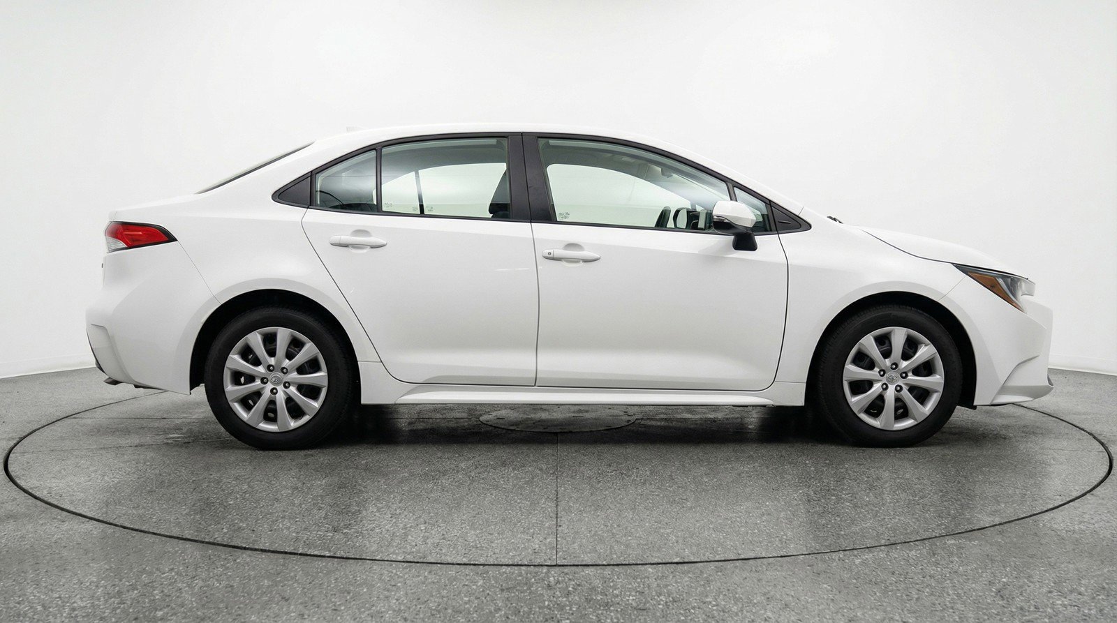 Used 2025 Toyota Corolla LE image 11