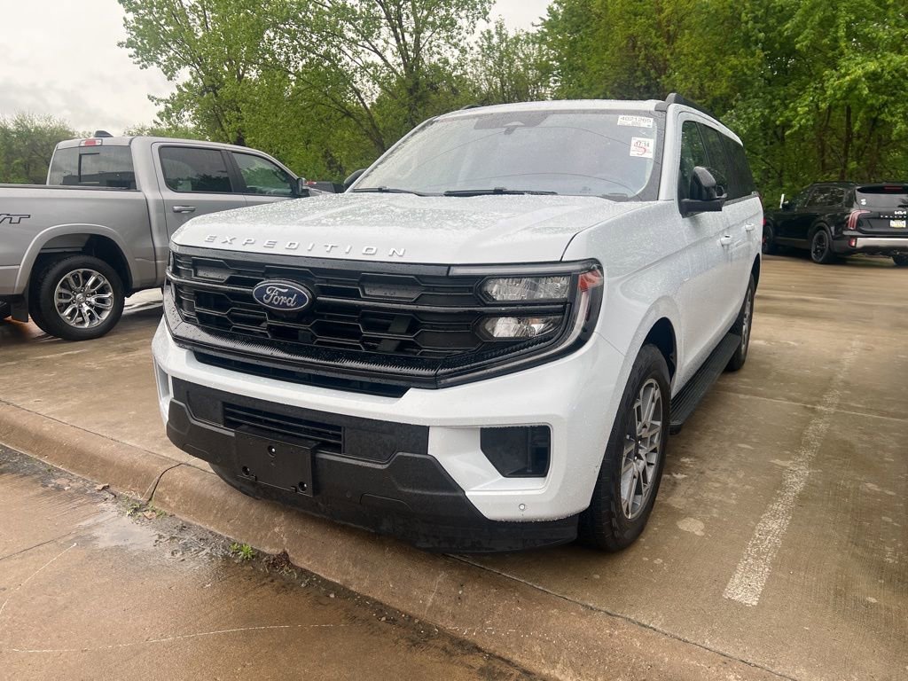 Used 2025 Ford Expedition Max Active AWD/4WD image 6