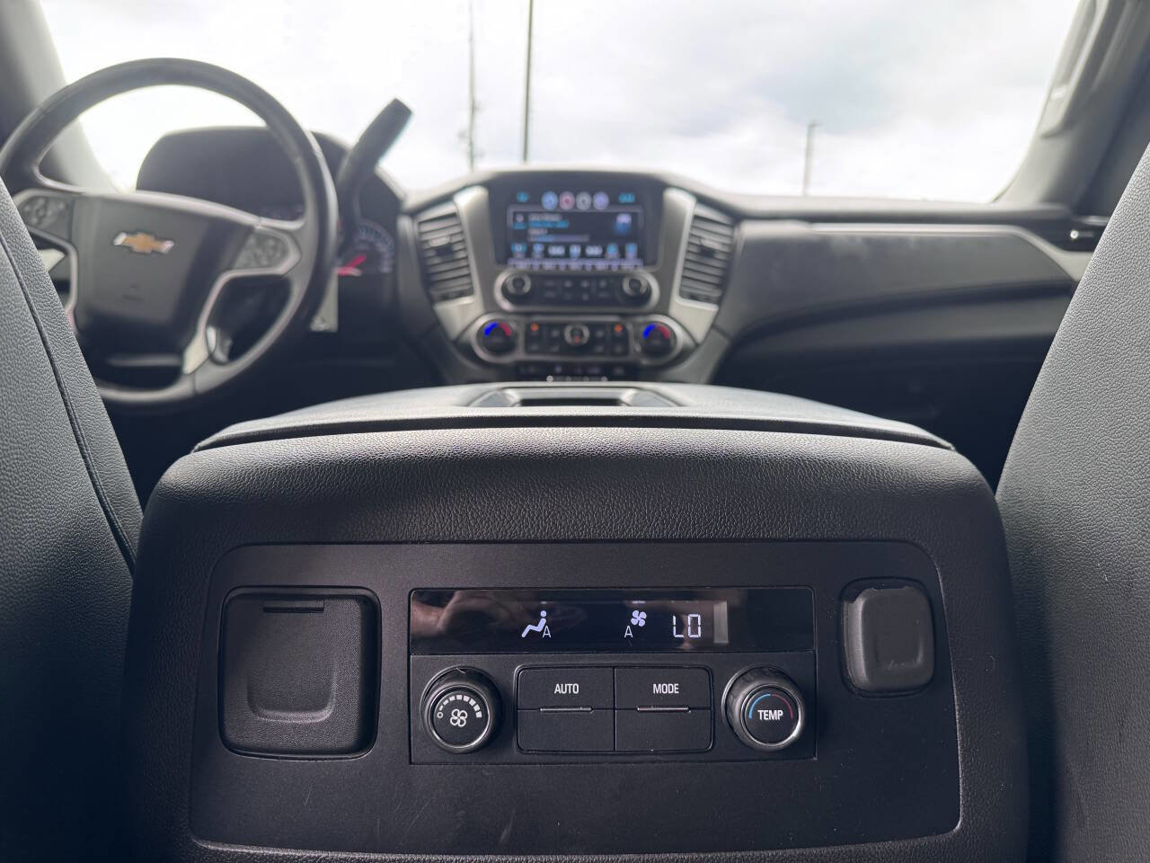 Used 2018 Chevrolet Suburban LT image 19