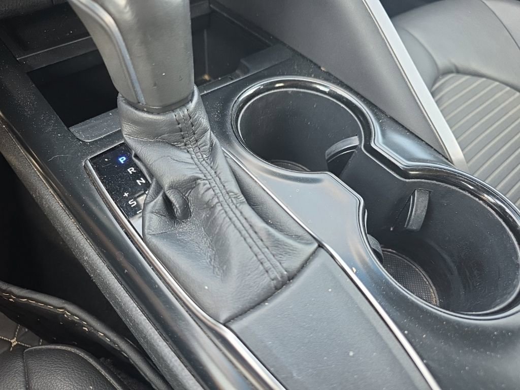 Used 2018 Toyota Camry SE FWD image 25