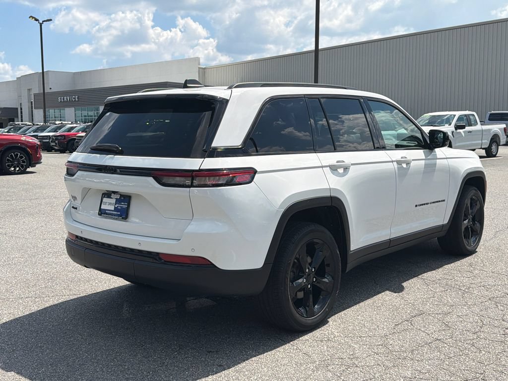 Used 2024 Jeep Grand Cherokee Altitude AWD/4WD image 7