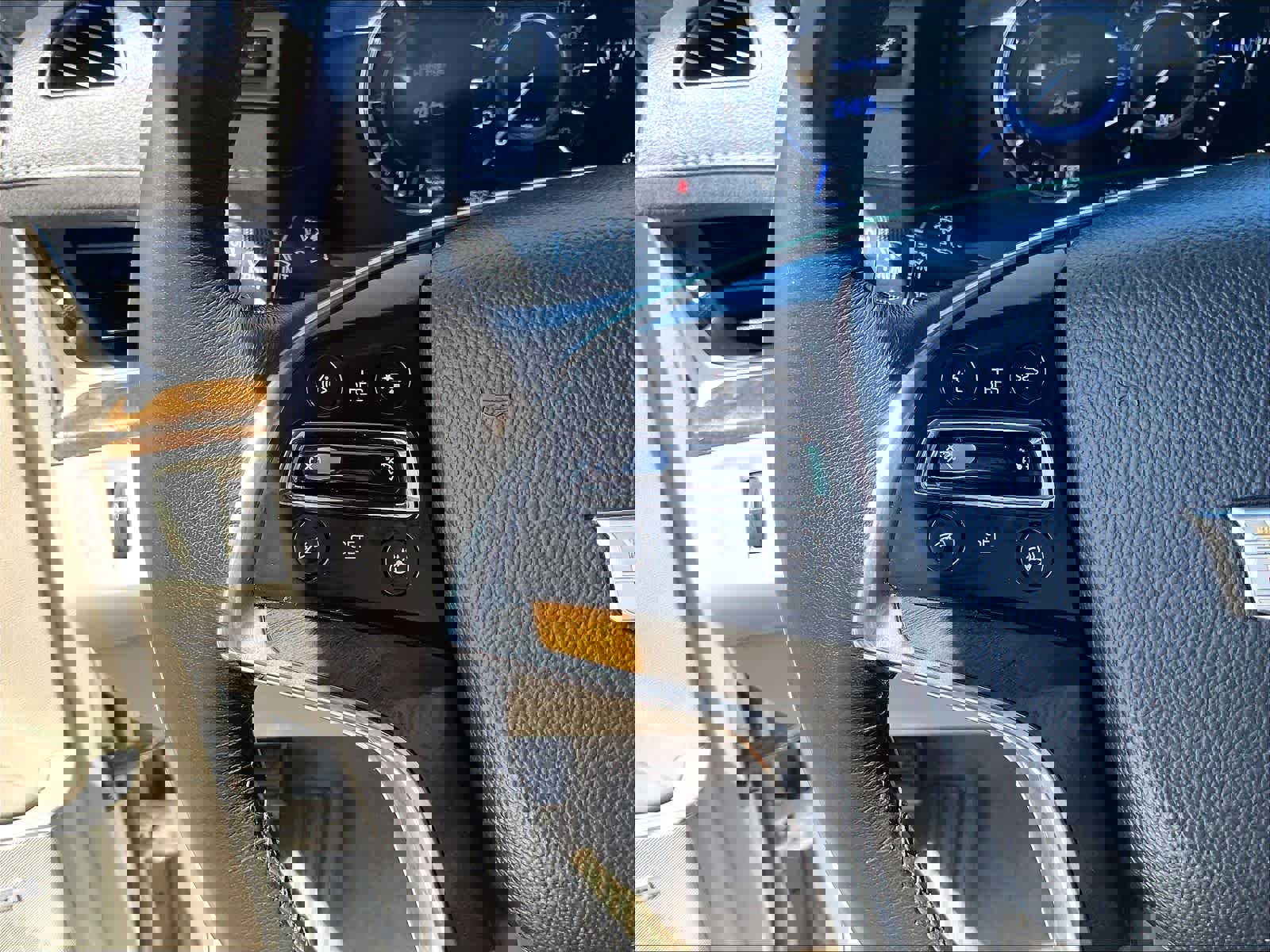 Used 2019 Cadillac Escalade Luxury AWD/4WD image 19