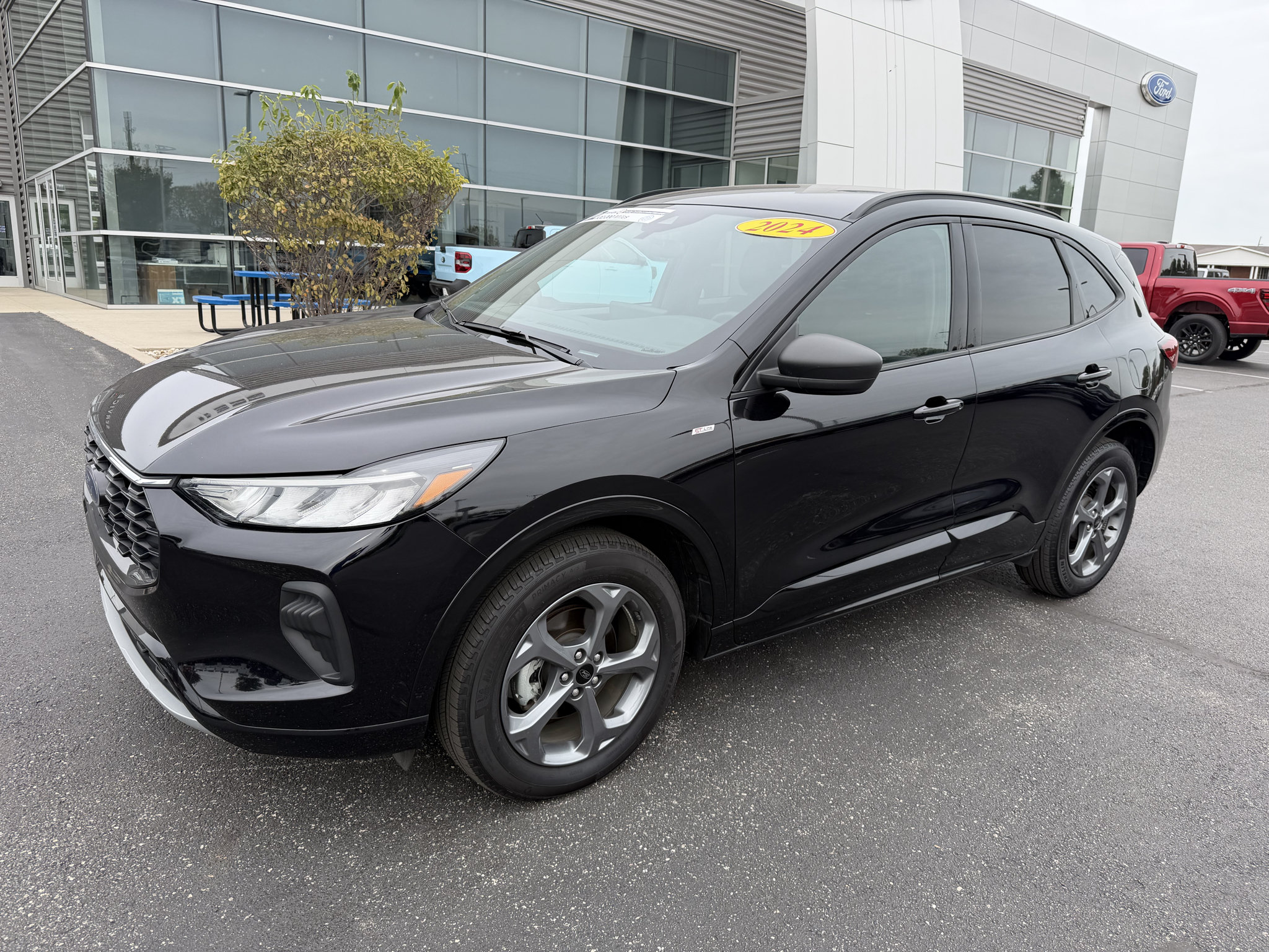 Used 2024 Ford Escape ST-Line w/ Tech Pack #1 AWD/4WD image 2