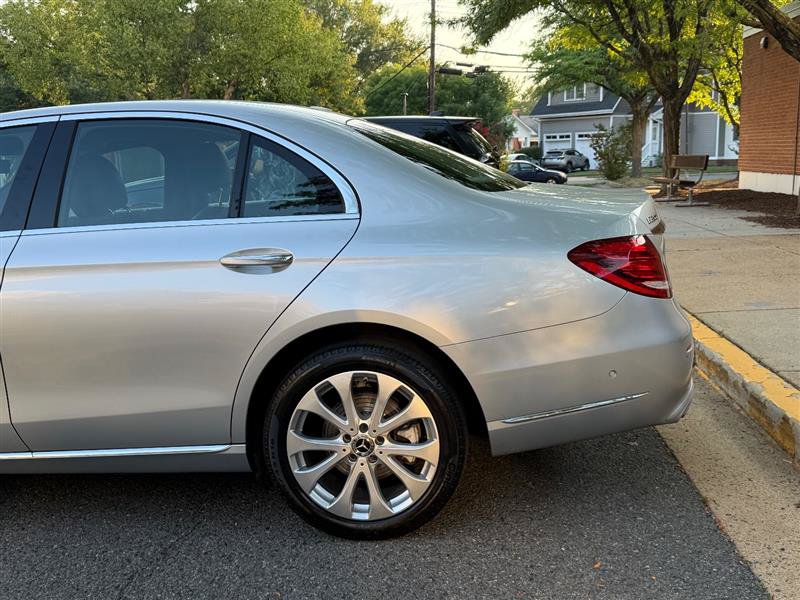 Used 2019 Mercedes-Benz E 300 4MATIC image 12