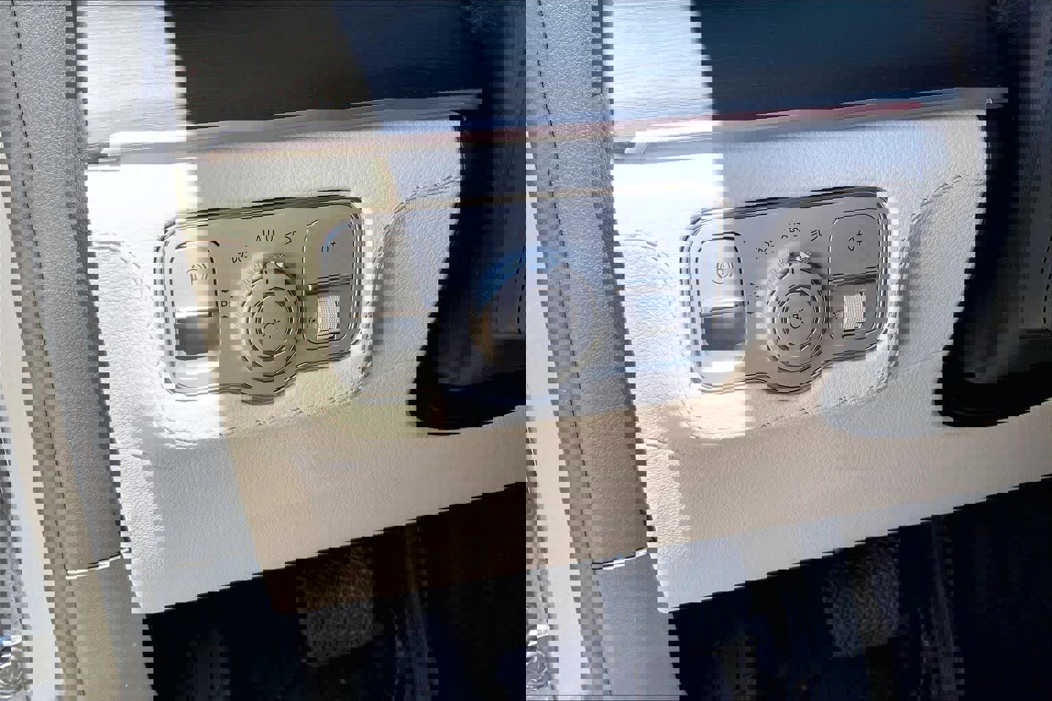 Used 2023 Mercedes-Benz GLE 350 4MATIC image 32