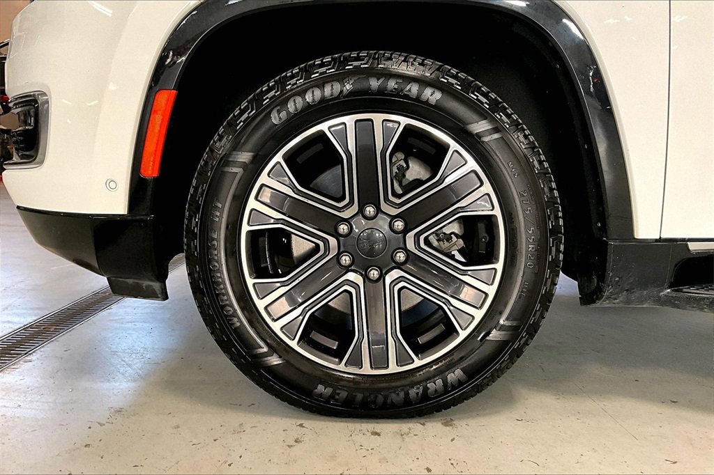 Used 2024 Jeep Wagoneer L Series II w/ Flexible Seating Group image 8