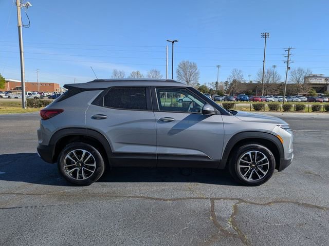 Used 2024 Chevrolet TrailBlazer LT image 2