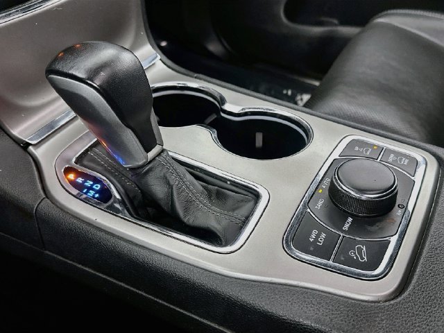 Used 2019 Jeep Grand Cherokee Overland AWD/4WD image 28